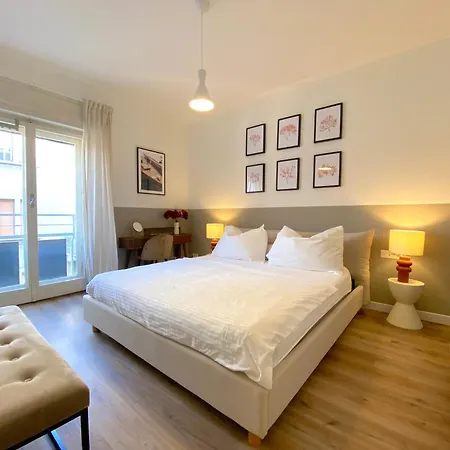 Ueber Den Daechern Von - Parkplatz & E-ladestation Апартаменты Триест