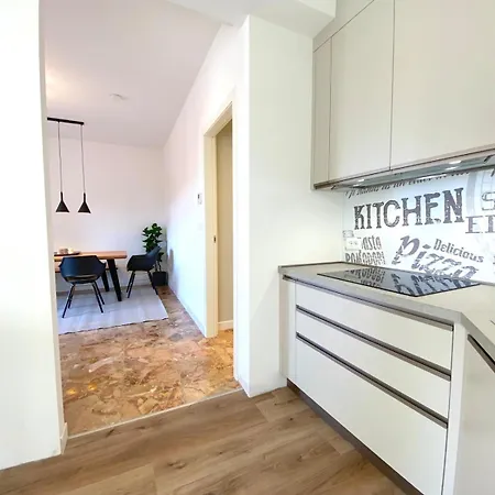 Ueber Den Daechern Von - Parkplatz & E-ladestation *