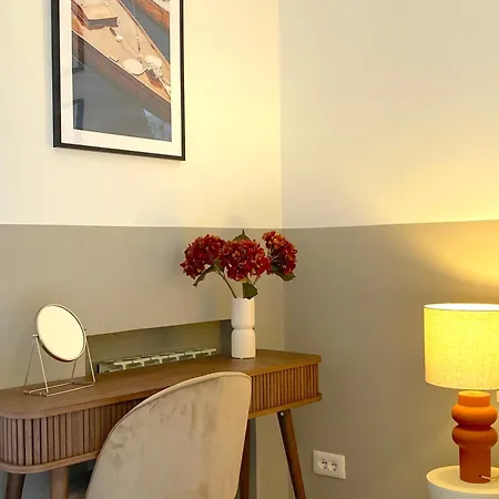 Ueber Den Daechern Von - Parkplatz & E-ladestation * Trieste