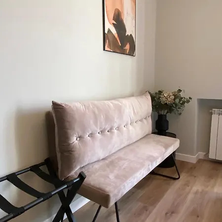 Ueber Den Daechern Von - Parkplatz & E-ladestation