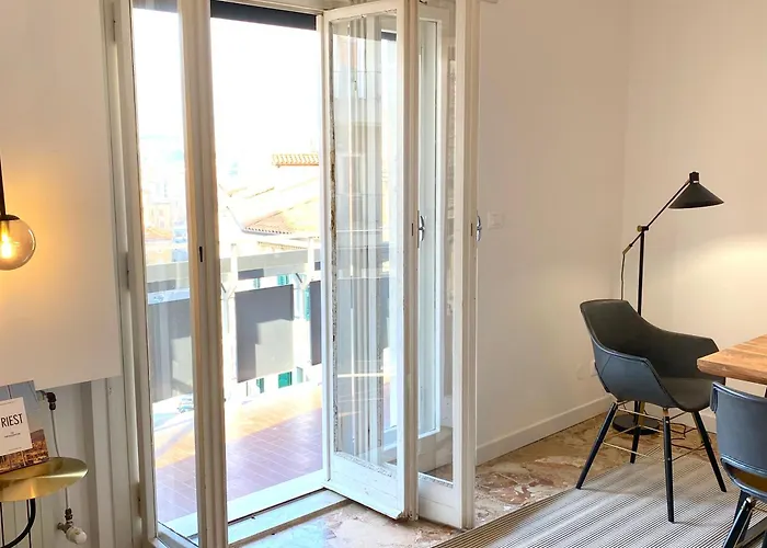 über Den Dächern Von - Parkplatz&e-ladestation Triest